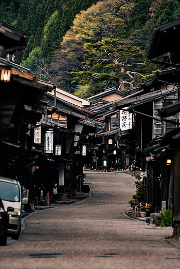 Narai-Juku, Traditionelle Holzhäuser, Shiojiri, Japan, schmale Dorfstraße, charmante Aussicht, Straßenszene, historisches Dorf, japanische architektur, Bergkulisse, ländliches Japan