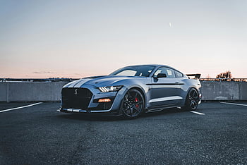 Shelby Mustang de luxe, voiture de sport en argent, mustang, parking vide, le coucher du soleil, voiture de luxe, Shelby, voiture de sport, terrain de stationnement, photo du coucher de soleil, Mustang d'argent