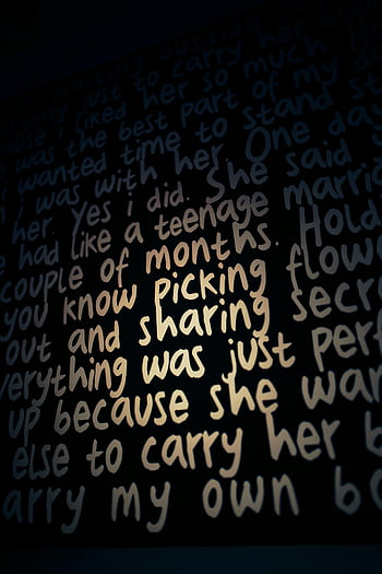 Handgeschreven typografie, zwarte achtergrond, dramatische verlichting, creatieve weergave, woorden poster, artistieke tekst, moderne kunst, inspirerend citaat, abstract ontwerp, muur kunst, Tekst Art