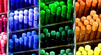 Crayons colorés, affichage de magasin, nuances vibrantes, Crayons verts, crayons orange, crayons jaunes, crayons bleus, papeterie, fournitures d'art, fournitures scolaires, Outils d'écriture