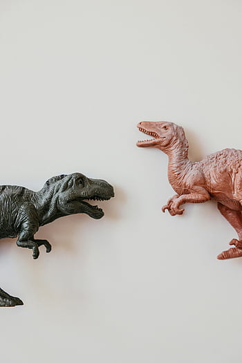 hračky dinosaurů, plastoví dinosauři, bílý povrch, Kreativní displej, Jednoduché pozadí, hračky dinosaury, Postavy dinosaura, Dinosaur modely, kolekce dinosaurů, Hlavní sada dinosaurů, figurky dinosaurů