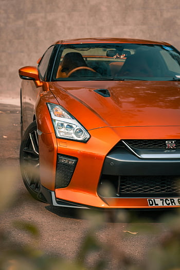 πορτοκαλί GT-R, nissan gt-r, αγωνιστικό αυτοκίνητο, γκρο πλαν, κομψός σχεδιασμός, σταθμευμένος σε εξωτερικούς χώρους, πορτοκαλί αυτοκίνητο, GT-R εμπρός, λεπτομέρειες για το αυτοκίνητο, φωτογραφική μηχανή αυτοκινήτων, Λάτρεις του αυτοκινήτου