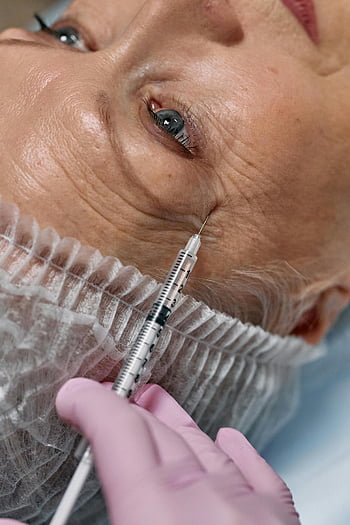 보톡스 주사, 노화 방지 치료, 안면 주사, 고위 여성, 클리닉 절차, 확대보기, 주름 방지 치료, 미용 절차, 의료 미학, 얼굴 회춘, 보톡스 요법