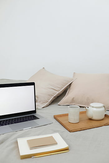 ložnice, laptop, poznámkový blok, čajový set, vzdálené práce, minimalistické nastavení, lůžko, zásobník, Útulný pracovní prostor, domácí kancelář, relaxace