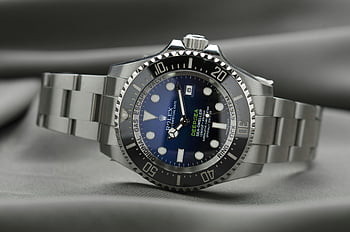 Kulaté hodinky Rolex, stříbrný náramek, High-End Rolex, přesné inženýrství, luxusní design, analogové hodinky, Rolex Wristwatch, Rolex Seadweller, Rolex Deepsea, luxusní hodinky, stříbrné hodinky