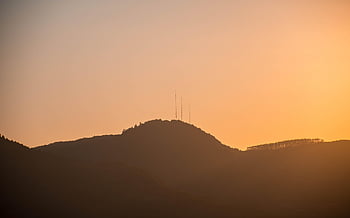 丘、 アンテナ、 空、 無線、 送信機、 タワー、 風景、 コミュニケーション、 自然、 日没、 ブラウンラジオ