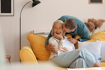 senior, paar, huis, man, vrouw, gepensioneerd, pensioen, geluk, binnen-, mannetje, sofa