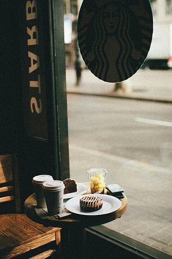 Starbucks, kaffebar, kaffekopper, kager, vindue visning, rolig scene, starbucks logo, kaffedrikke, bagervarer, Cafe -atmosfære, Starbucks interiør