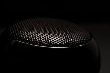 černý reproduktor, Grill reproduktorů, detail, elegantní design, moderní design, Černé zvukové zařízení, Podrobná fotografie, audio zařízení, Technologie reproduktorů, Black Reproduktory Grill, audio reproduktor