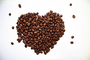 caffè, chicchi di caffè, cuore, amore, caffeina, semi di caffè, chicchi di caffè tostato, chicchi di caffè marroni