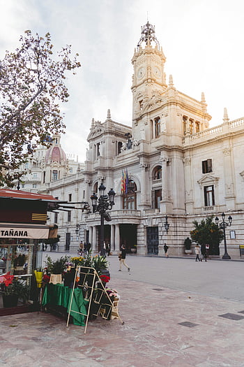 valencia, historické radnice, sluncem zalité náměstí, lidí, kteří jdou, květinový stojan, radnice, Architektura Valencie, historické budovy, venkovní scénu, Evropské město, veřejné náměstí