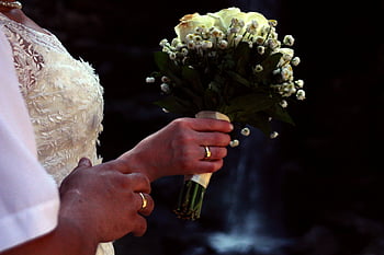 bruid, boeket, bloemen, huwelijk, liefde, eenheid, handen vasthouden, detailopname, Bruidsboeket, bruid en bruidegom, ringen