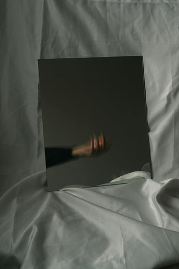 pantulan tangan yang kabur, cermin, Efek visual abstrak, pantulan kabur, tangan di cermin, seni abstrak, refleksi cermin, fotografi artistik, Komposisi minimalis, fokus lembut, citra abstrak