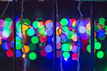 luci di Natale, bokeh vibrante, luci colorate, Atmosfera festosa, Atmosfera gioiosa, foto ravvicinata, arredamento per le vacanze, effetto bokeh, decorazioni natalizie, luci festive, luci natalizie