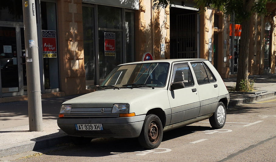 Renault, Super, 5, car, parked, street, urban, building, sign, shadow, licenseplate