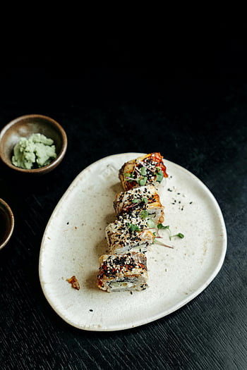 巻き寿司、 わさび、 ゴマ、 セラミック板、 閉じる、 飾った、 日本食、 すし料理、 食べ物の写真、 ダイニング、 寿司の盛り付け