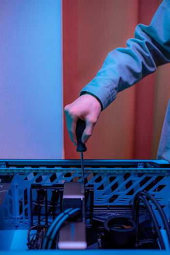 repararea calculatoarelor, şurubelniţă, turnul de calculatoare, reparații tehnologice, mână de aproape, şurub, întreținerea electronicelor, reparații hardware, hardware-ul computerului, Reparație tehnologică, asamblare computer
