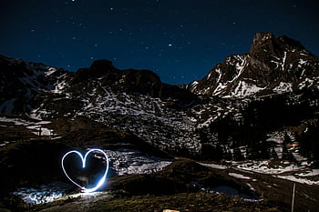 heart light painting, tundra mountain, snowy mountain, starry sky, night view, light painting, mountain photography, heart-shaped light, winter landscape, night photography, starry night
