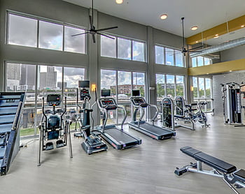 zdatnost, tělocvična, cvičení, běžecký pás, zdraví, síla, vejít se, Šedé zdraví, Šedá Fitness, Šedá tělocvična, Šedé cvičení