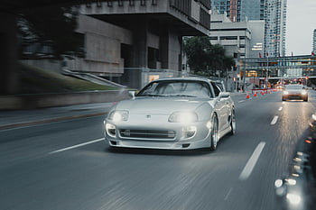 stříbrná Toyota Supra, Lesklý sportovec, řízení, ulice, soumrak, zapnuté světlomety, městské silnici, fotografování automobilů, automobilového průmyslu, sportovní auto, Večerní jízda