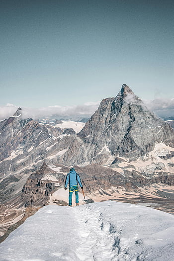 Bergsteiger, Matterhorn, Zermatt, Schweiz, abenteuerlicher Aufstieg, legendärer Berg, schneebedeckter Gipfel, alpine Landschaft, Outdoor-Abenteuer, Wintersport, Hohe Höhe