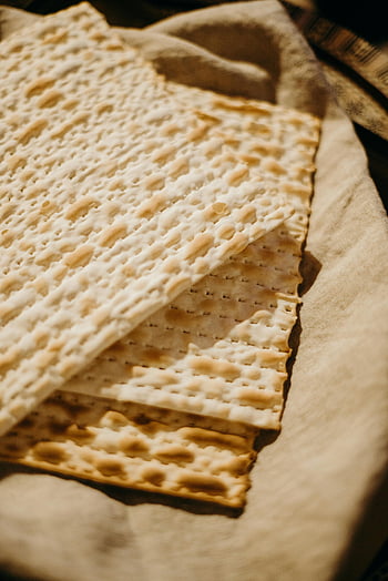 Tradiční židovský matzo, Nekvašený chléb matzah, Oslavy Pesach, Detail Matzah, Tradiční matzah, Passover Matzah, Židovská matzah, Nekvašený chléb, Passover chléb, Tradiční židovský chléb, Passoverské jídlo