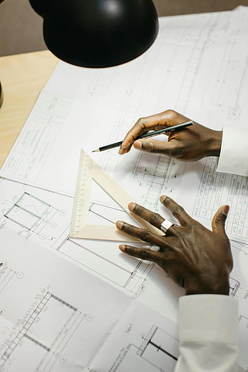 architetto, redazione, piani tecnici, scrivania, precisione, dettaglio, matita, planimetria, righello, lampada, mani