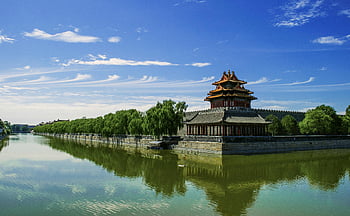 zakázané město, rohová věž, odraz ve vodě, jasné modré nebe, Peking, starověké architektury, čínská kultura, historické místo, hradní příkop, slunečný den, tradiční budova