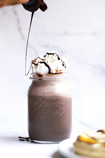 frappuccino au chocolat, bocal en verre, crème fouettée, sirop au chocolat, Milk-shake, dessert, boisson, bocal, gâterie sucrée, boisson froide, indulgence
