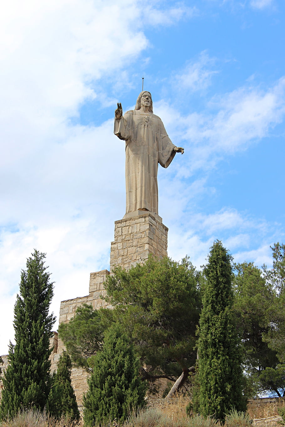 Cristo, estatua, Tudela, Navarra, Spain, statue, Jesus, monument, trees, sky, clouds
