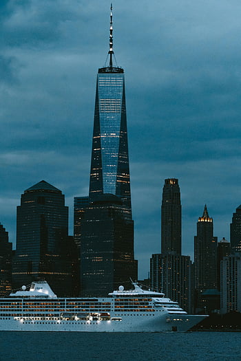 jedno centrum světového obchodu, panorama Manhattanu, výletní loď, New York City, městské panoráma, soumrak, pobřeží Manhattanu, mrakodrapy, světla města, nábřeží, večerní pohled