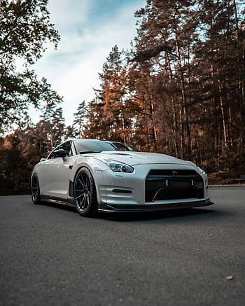 นิสสัน gtr, รถสปอร์ตสีขาว, เปิดถนน, ต้นไม้ในฤดูใบไม้ร่วง, การออกแบบที่เพรียวบาง, ที่จอดรถ, รถสปอร์ต, ทิวทัศน์ฤดูใบไม้ร่วง, รถถนน, รถถ่ายภาพ, นิสสัน gt-r