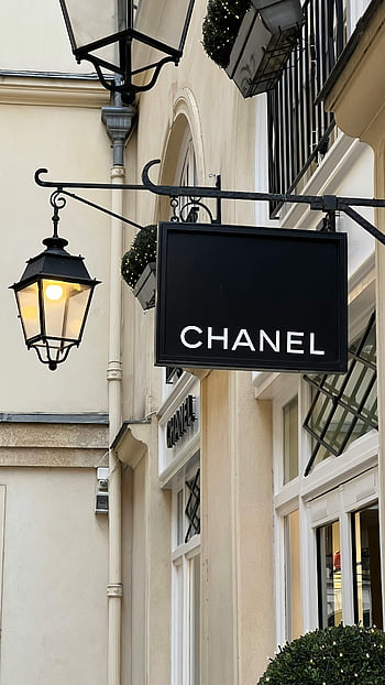 chanel, winkel bewegwijzering, zwart en wit, luxe retail, elegante lantaarn, Chanel -bord, Retail Sfeer, storefront, High-end mode, winkel, buitenbord