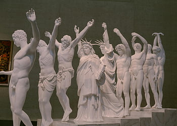 Európai ezer fegyveres klasszikus szobor, Xu Zhen, bonyolult fehér szobrok, Canberra Múzeum kiállítás, klasszikus művészet, márvány szobor, többkarú szobor, művészeti kiállítás, kulturális kiállítás, modern művészet, szoborkijelző