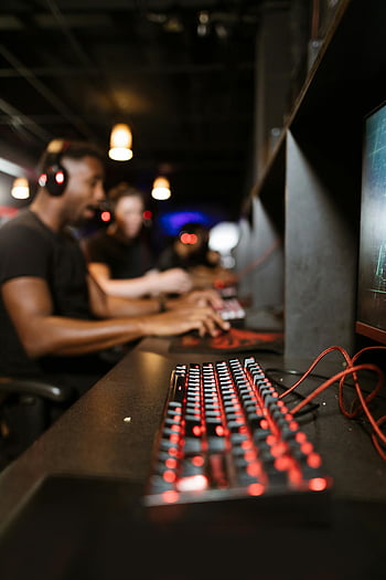 keyboard mekanik, fokus dangkal, pencahayaan LED yang cerah, gamer, Sesi Gaming, led merah, papan ketik komputer, pengaturan game, esports, Pencahayaan keyboard, Perhiasan game