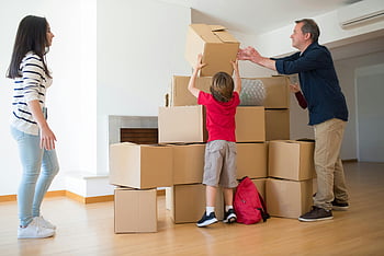 Familie verhuizen, Kartonnen dozen, leeg huis, nieuw huis, Verhuisdozen, familieteamwerk, verhuisdag, uitpakken, verhuizing, binnenruimte, verhuishulp