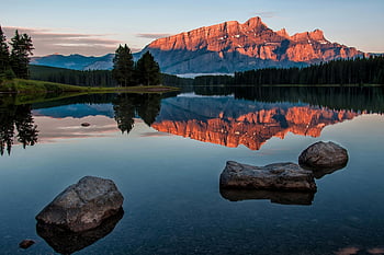 národní park banff, horské odraz, klidné jezero, západ slunce, tři kameny, voda, horský výhled, přírodní krajina, scénické krásy, venkovní fotografie, klidné scény