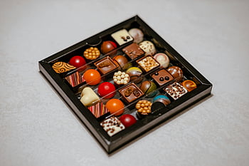 praline di cioccolato, cioccolatini gourmet, scatola elegante, pacco regalo, cioccolatini assortiti, assortimento di praline, praline gourmet, regali di cioccolato, Assortimento di cioccolato, scatola di praline, scatola di praline di cioccolato