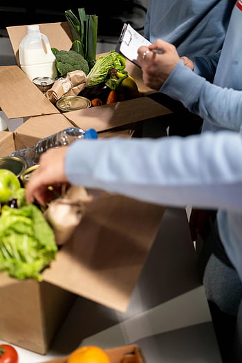 dobrovolníků, čerstvé produkty, konzervy, Distribuce komunity, potravinová banka, krytý, veřejné služby, charity, dodávky potravin, dobrovolnictví, balení