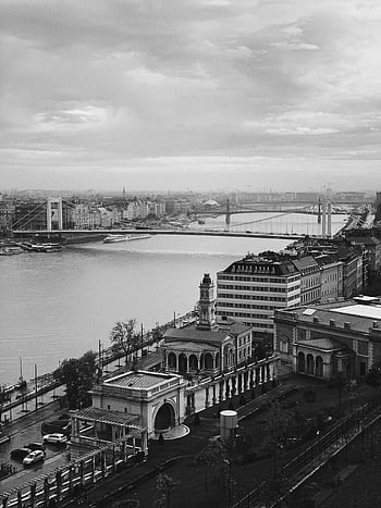 budapešť, řeka Dunaj, Historické mosty, Černý a bílý, letecký pohled, panoráma města, černobílý, betonový most, městské krajiny, Evropské město, architektura