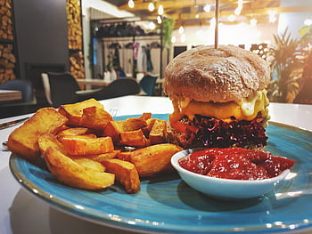 burger, fries, cheeseburger, hamburger, snack, food, portion, plate, dish, lunch, meal