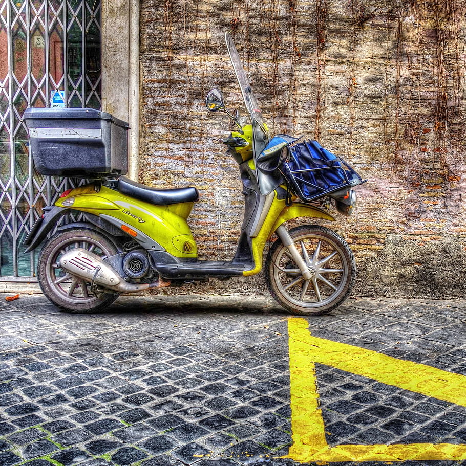 skuter, vespa, jalan, kuning, Roma, Italia, kotak surat, batu besar, dinding, tas, diparkir