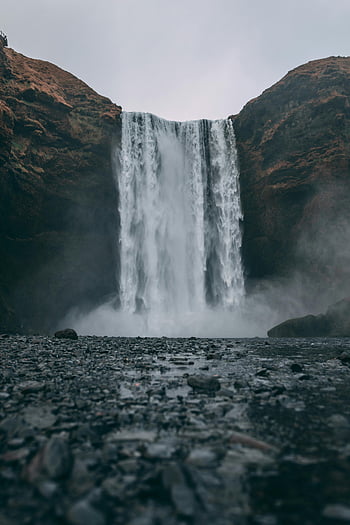 vodopád skógafoss, Islandská krajina, Misty vodopád, nádherný výhled, Dramatický vodopád, skogafoss, Island, Přírodní krásy, kaskádový vodopád, pohled, vodopády