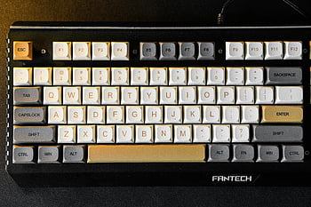 メカニカルキーボード、 カスタムキーキャップ、 ファンテックキーキャップ、 ベージュ グレー ホワイト、 クローズアップキーボード、 ファンテックキーボード、 メカニカルキーキャップ、 カスタムキーボード、 キーボードのクローズアップ、 カラーミックスキーキャップ、 ファンテック
