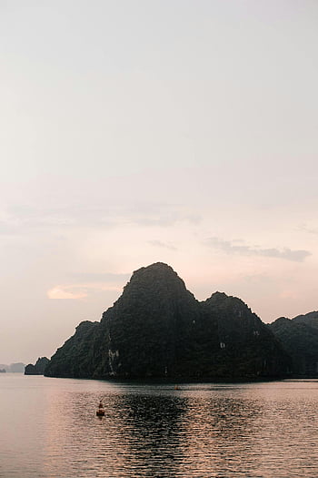 záliv Halong, dron výstřel, Vápencové krasové formace, klidný západ slunce, Vietnam, přírodní krajina, cíl cesty, pohled, klidné vody, venkovní dobrodružství, fotografování západu slunce