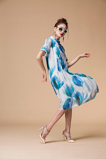 žena, Modelka, šaty, elegantní, ženský, móda, běžící žena, tekoucí šaty, vysoké podpatky, dynamická pozice, umělecká fotografie