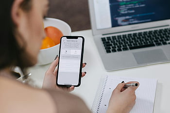 žena, multitasking, chytrý telefon, laptop, psaní, poznámky, pracovní stůl, uvnitř, Space Gray iPhone X, černé pero, Multitasking Woman