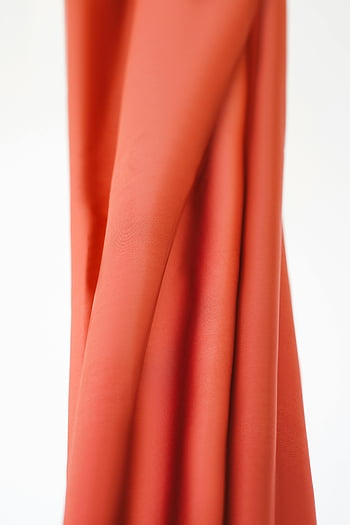 kırmızı kumaş, yakın çekim, Pürüzsüz yapı, nazik kıvrımlar, hafif zemin, Tasarım Temaları, tekstil temaları, kırmızı tekstil, kumaş dokusu, yakın çekim doku, kırmızı malzeme