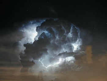Sambaran Petir, awan gelap, hujan badai, Petir yang semarak, energi yang kuat, langit malam, awan badai, Flash Listrik, fenomena alam, acara cuaca, Listrik Atmosfer