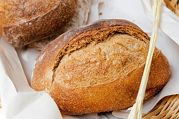 bread, wicker basket, rustic artisan bread, crusty texture, food presentation, artisanal bread, bakery, baked goods, homemade bread, bread texture, bread crust